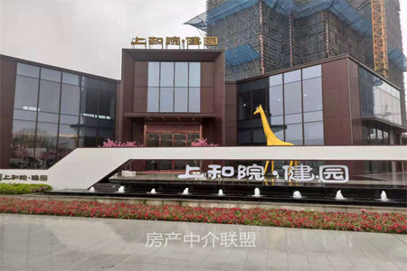 荷花广场对过沿街门头房3室1卫
